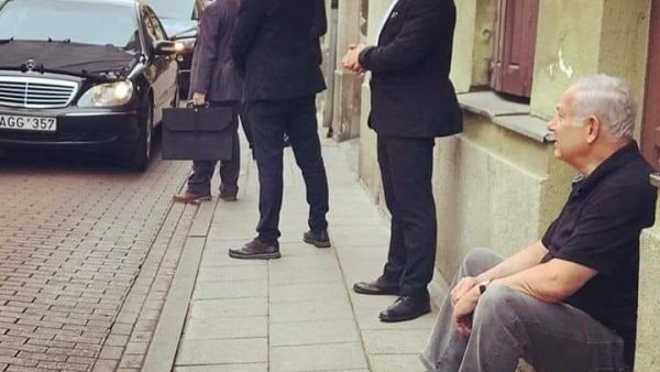  بالنسبة لبيني جانتس فكانت خياراته شبه معدومة، فاتفاق الحكومة حقق له ما يمكن أن ينقذ مستقبله 