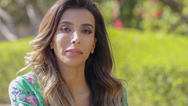 الطريقة هي ان تحمل امرأة بويضة مخصبة لامرأة أخرى في رحمها