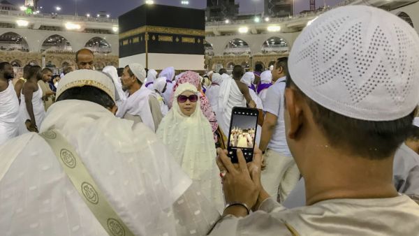 وصول ذوي ضحايا حادث نيوزيلندا إلى السعودية لأداء فريضة الحج 