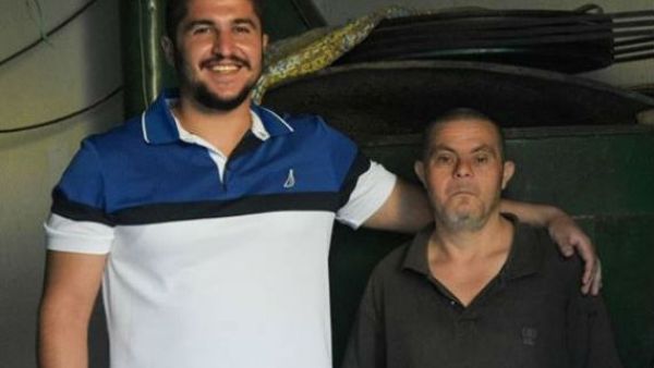 الشاب صادر عيسى مع والده