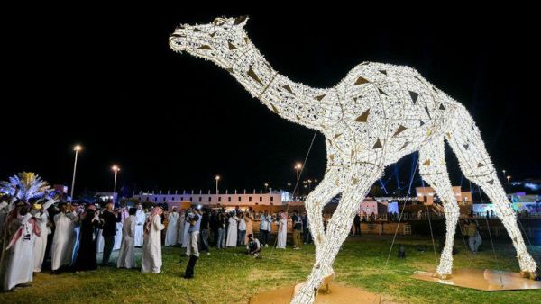 السعودية تدخل "غينيس" بأكبر مجسم للهجن في العالم