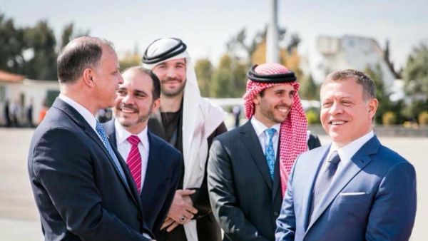 العاهل الأردني برفقة الأمراء علي وهاشم وحمزة وفيصل