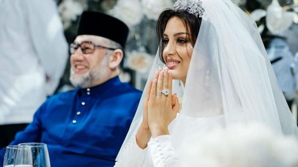 السلطان محمد الخامس وزوجته السابقة "أوكسانا فودودينا"