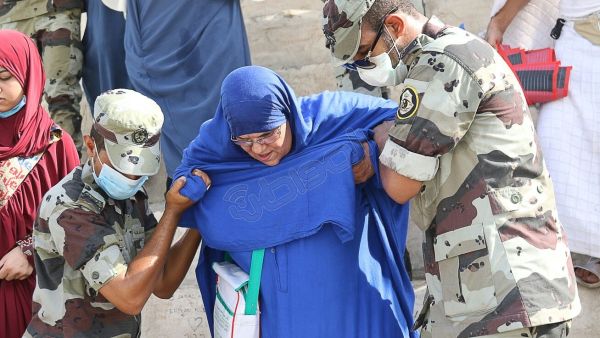 رجال الأمن السعودي في خدمة الحجاج