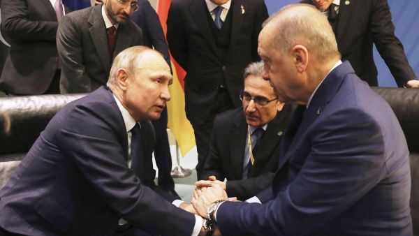 أردوغان يزور روسيا الخميس وسط التوتر بشأن سوريا