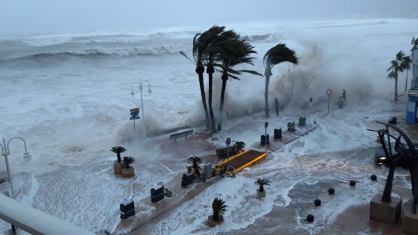 مقتل 3 أشخاص وإغلاق مدارس في شرق إسبانيا بسبب غلوريا