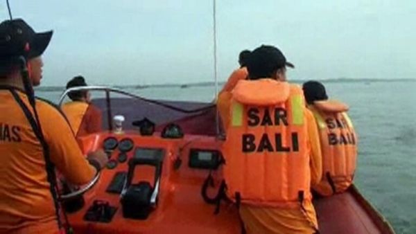 إندونيسيا.. مخاوف من مصرع 11 شخصا بغرق سفينة صيد