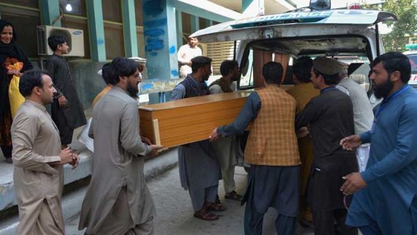 مقتل 12 شخصا خلال تدافع بأفغانستان للحصول على تأشيرة سفر لباكستان