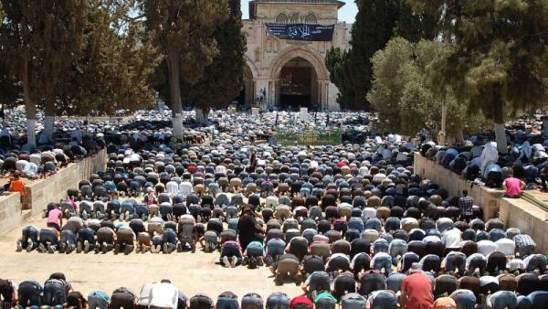 شرطة الاحتلال تمنع حافلات المصلّين من الوصول إلى المسجد الأقصى