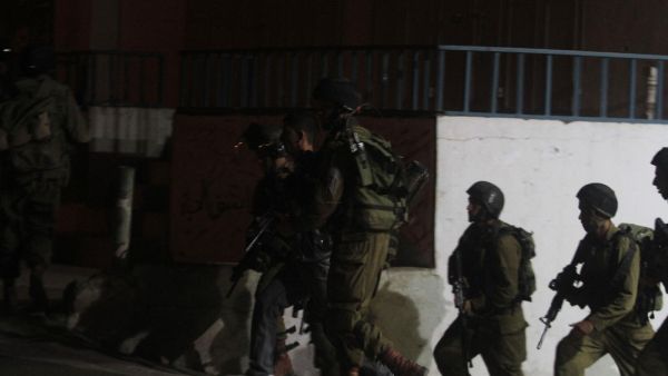 الاحتلال يشن حملة اعتقالات واسعة في الضفة والقدس