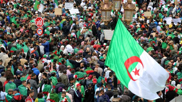 عزل عدد من الولاة في الجزائر