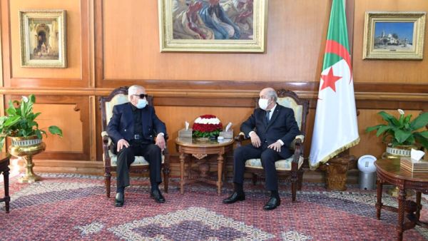 عبد المجيد تبون في استقبال الرئيس الأسبق اليمين زروال