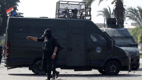 "راتيس ووتش" توثق انتهاكات ضد عائلات المعارضين المصريين