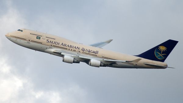 الخطوط السعودية تغير مسار رحلاتها بعيدا عن مضيق هرمز