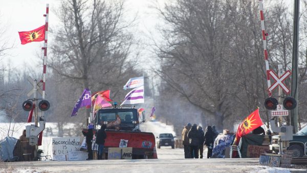 ترودو يقول إن على السكان الأصليين إنهاء إغلاقهم لخطوط السكك الحديدية الكندية