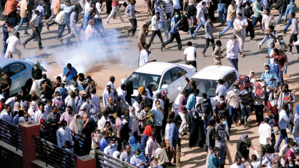 اتهامات للجيش والدعم بمحاولات فض الاعتصام في الخرطوم