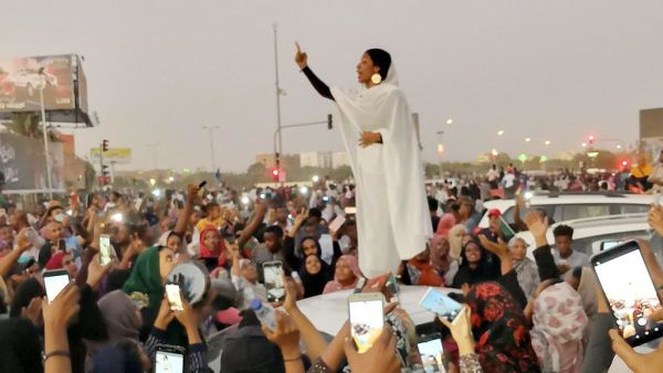 الثورات تتعثَّر وتتعسَّر.. السودان نموذجا