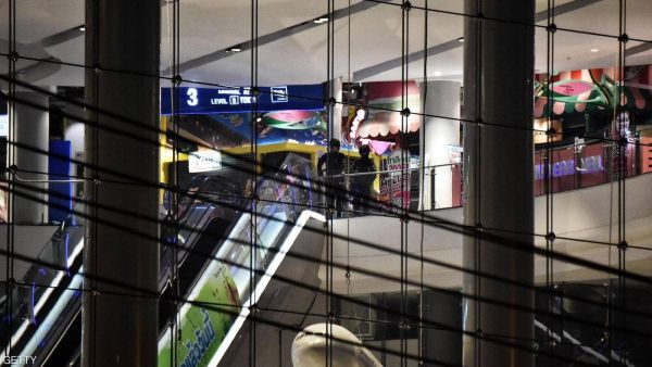 الشرطة داخل المركز التجاري