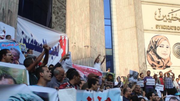 الاتحاد الأوروبي يدعو مصر لتمكين الصحافيين من العمل دون خوف