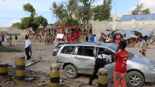 مقتل 8 شرطيين كينيين بانفجار لغم قرب الحدود مع الصومال