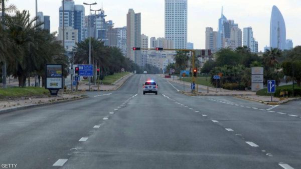 حريق ضخم يلتهم أكثر من 3 آلاف سيارة جديدة بالكويت (فيديو)