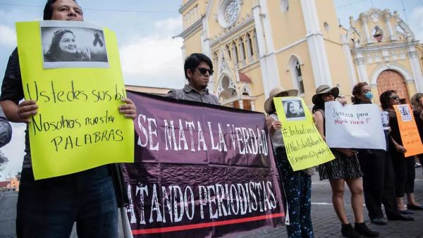 صحافيون يتظاهرون احتجاجا على اغتيال زميلة لهم في ولاية فيراكروز المكسيكية