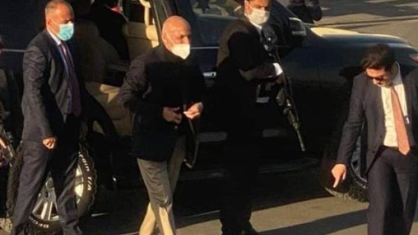 الرئيس الأفغاني إلى الدوحة في ظل مفاوضات مع طالبان