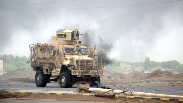 فيديو يظهر وصول أسلحة أمريكية سراً إلى اليمن