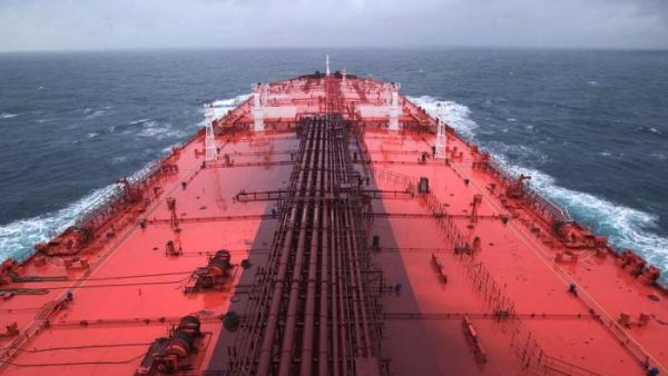 بدء تسرّب النفط من الناقلة “صافر” قرب سواحل اليمن