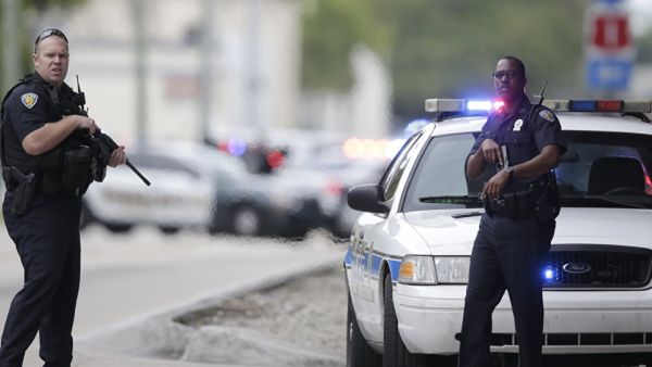 قتيل وثلاثة جرحى بإطلاق نار في كنيس بكاليفورنيا