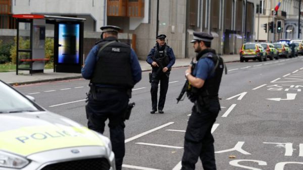 إصابة 10 بريطانيين بينهم 3 من الشرطة إثر هجوم بمادة كيماوية