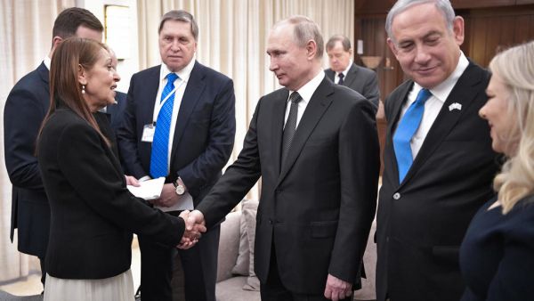 بوتين يعفو عن اميركية-اسرائيلية تقضي حكما بالسجن في روسيا