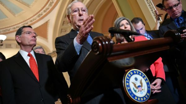 زعيم الغالبية الجمهورية في مجلس الشيوخ الأميركي ميتش ماكونيل متحدثا في مؤتمر صحافي في الكونغرس 