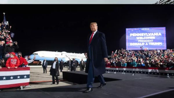 الرئيس الأميركي دونالد ترامب خلال تجمع انتخابي في إيري بشمال بنسلفانيا