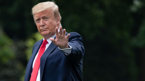 قال ترامب إنه ليست لديه رسالة لكن إيران تعلم ما تفعله وإنها "تلعب بالنار"