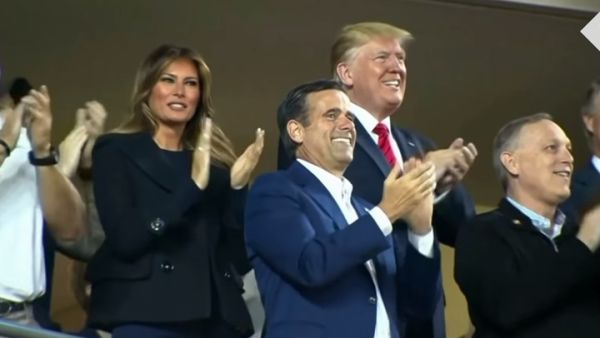 عبارة "اعتقلوها" كانت إحدى أهم العبارات التي رددتها حملة ترامب الرئاسية ضد هيلاري كلينتون عام 2016