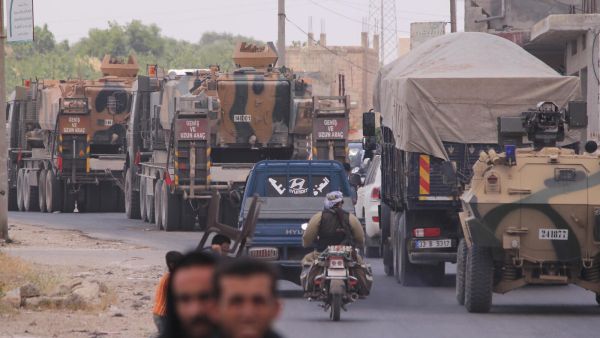 تركيا ترسل تعزيزات عسكرية إلى إدلب