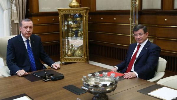 انتقادات داوود أوغلو.. إصلاح بصوت مرتفع أم إنذار للمغادرة