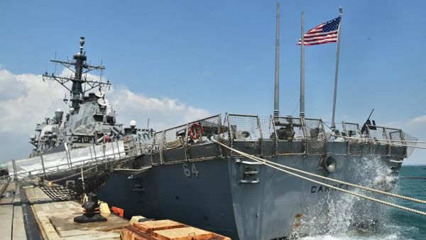 إصابة عدد من البحّارة جراء حريق على متن سفينة عسكرية في كاليفورنيا