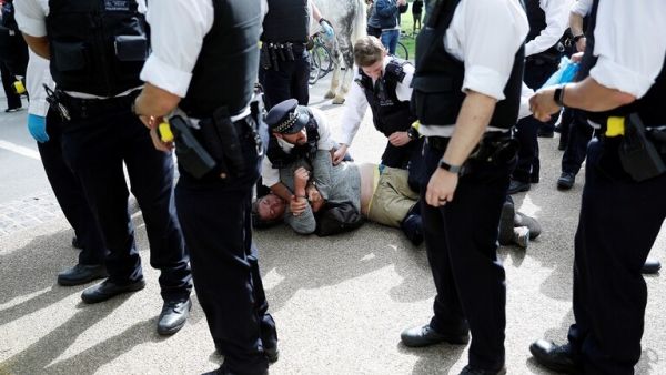 شرطة لندن تلقي القبض على 19 شخصا خلال احتجاج على التباعد الاجتماعي