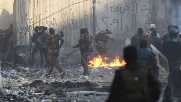 25 مصابا إثر مواجهات بين الأمن ومحتجين بـ3 مدن عراقية 