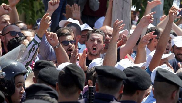 المعركة بين المعلمين والحكومة الأردنية تصل إلى طريق مسدود
