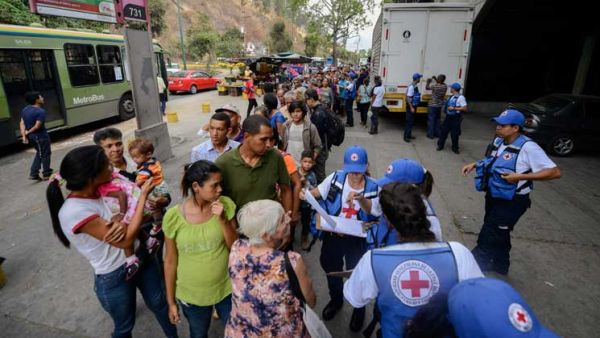 الصليب الأحمر يبدأ إدخال مساعدات إنسانية إلى فنزويلا