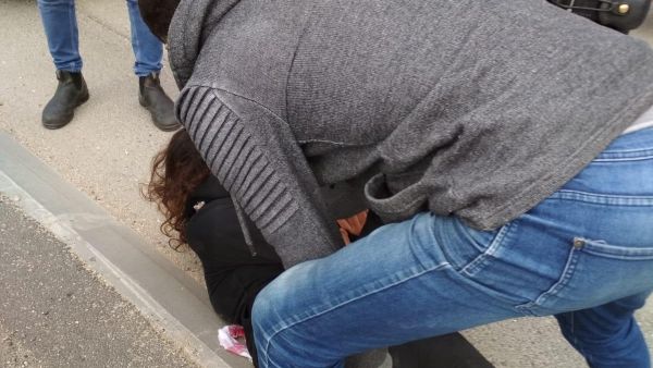 الاحتلال يزعم اعتقال شابة بزعم محاولتها طعن مستوطنين في القدس