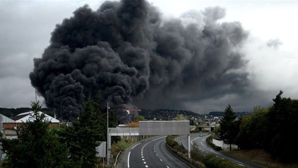 فرنسا: إخماد حريق مصنع المواد الكيميائية
