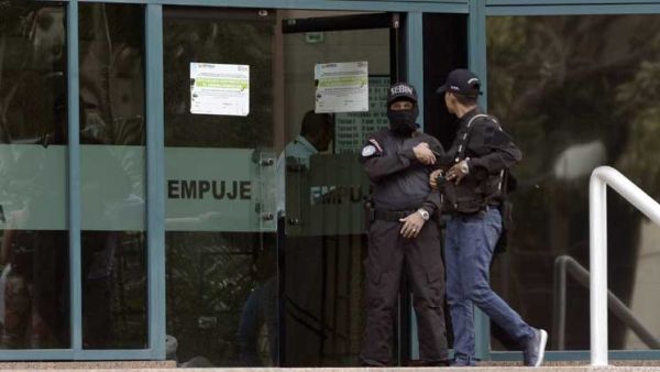 عناصر من الاستخبارات الفنزويلية تداهم مكاتب غوايدو