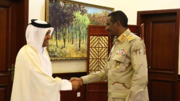 دقلو مع المبعوث القطري مطلق القحطاني في الخرطوم