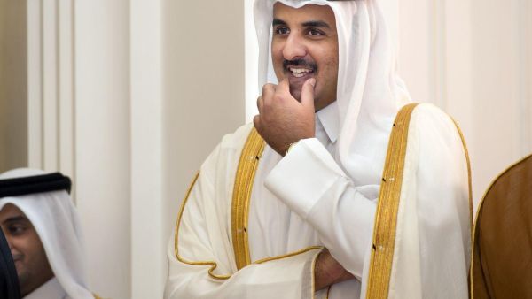 أمير قطر يصادق على قرار أشاد به مسؤول سعودي