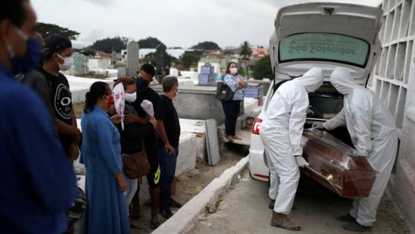 البرازيل.. إصابات كورونا تتجاوز 4.4 مليون حالة