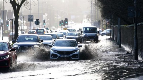 اضطرابات في حركة النقل في أوروبا بسبب العاصفة سيارا